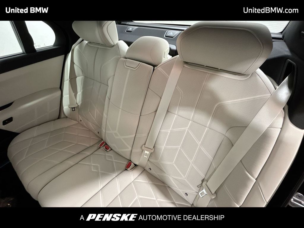 Thumbnail: 2025 BMW 7 Series - 21