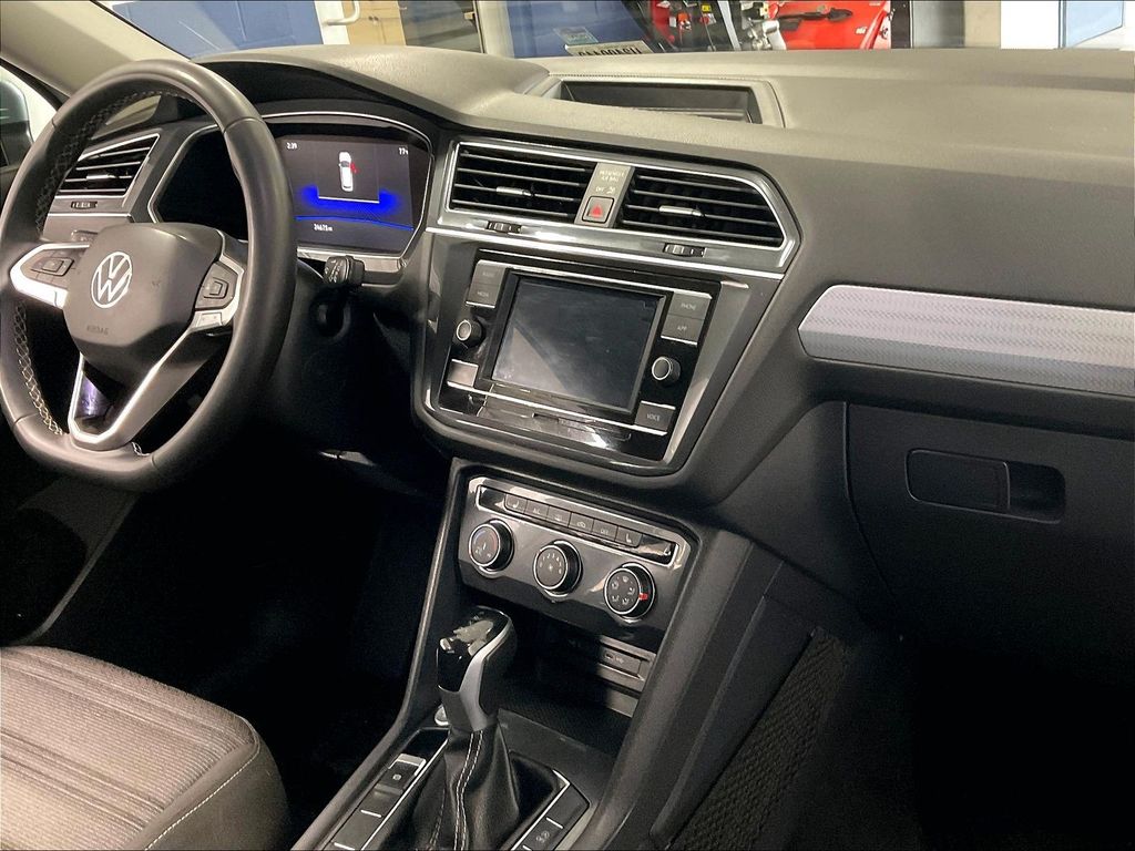 2023 Volkswagen Tiguan — photo 14