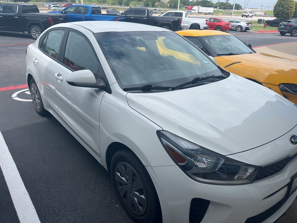 Thumbnail: 2020 Kia Rio - 3