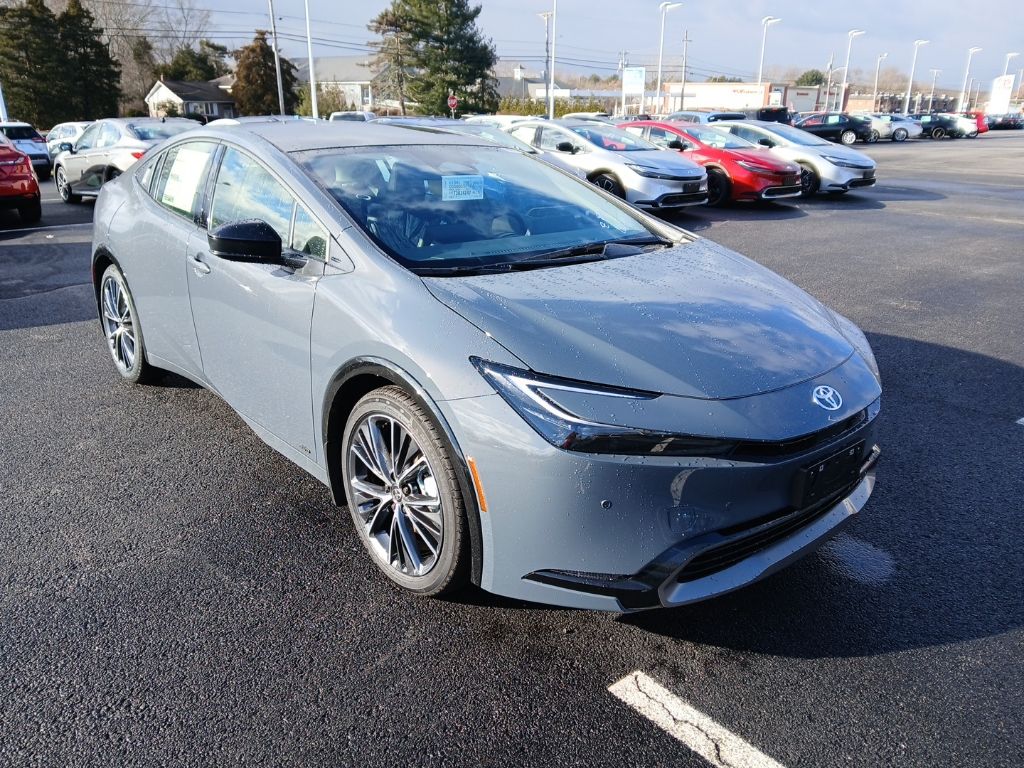 2026 Toyota Prius XLE's photo