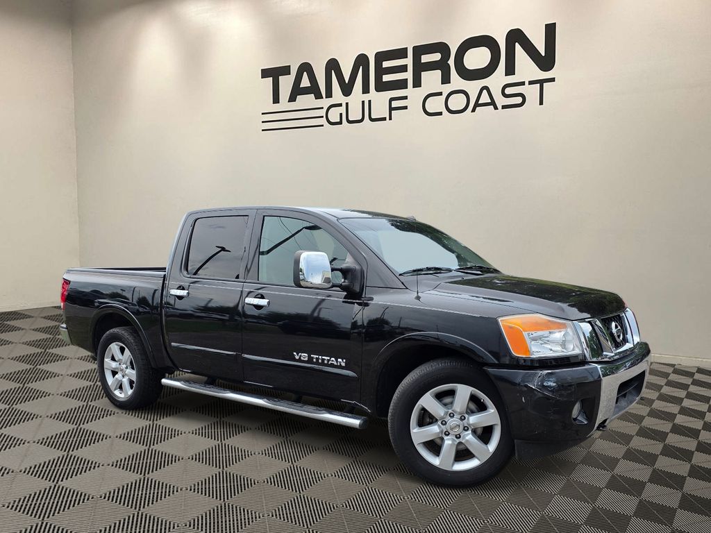 Galaxy Black Metallic 2014 Nissan Titan SL Crew Cab Pickup Truck 4X2 5-Speed Automatic