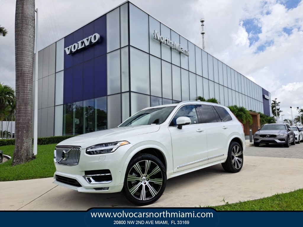 2025 Volvo XC90 B5 Plus