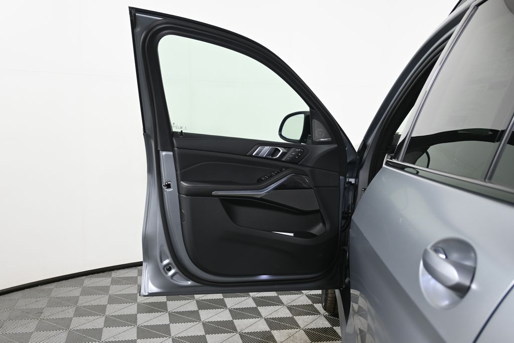 Thumbnail: 2026 BMW X7 - 28