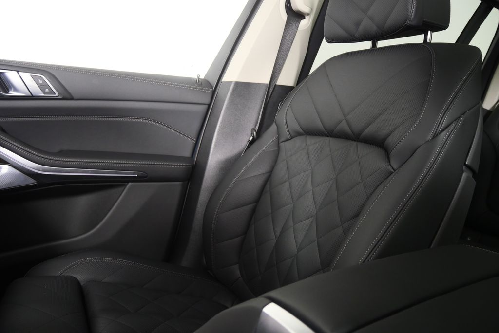 Thumbnail: 2025 BMW X7 - 31