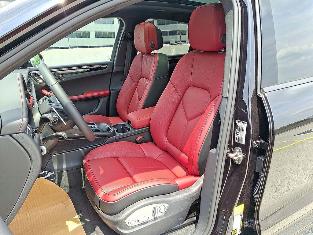 Thumbnail: 2025 Porsche Macan - 5