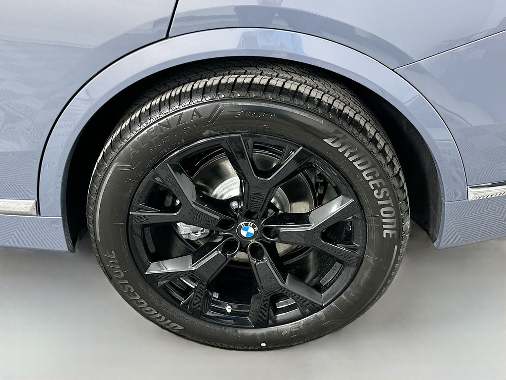 Thumbnail: 2026 BMW X7 - 23