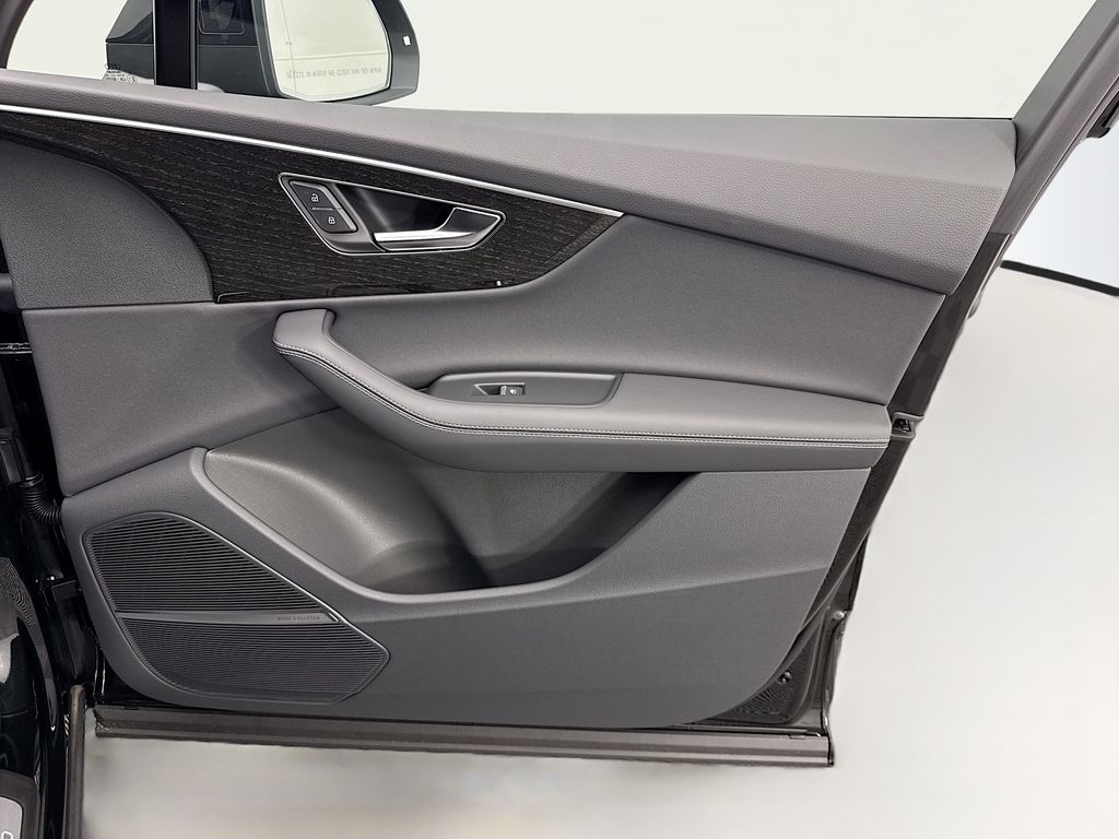 Thumbnail: 2026 Audi Q7 - 24