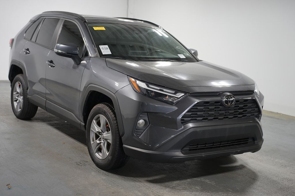 2022 Toyota RAV4 XLE 3