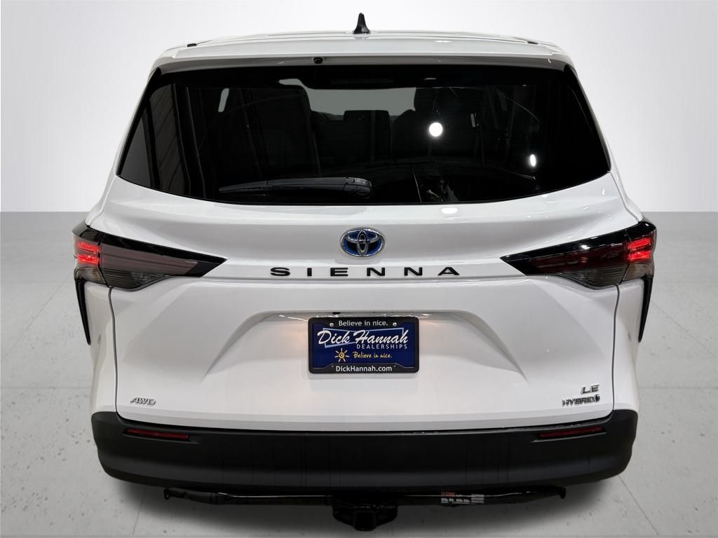 2023 Toyota Sienna LE