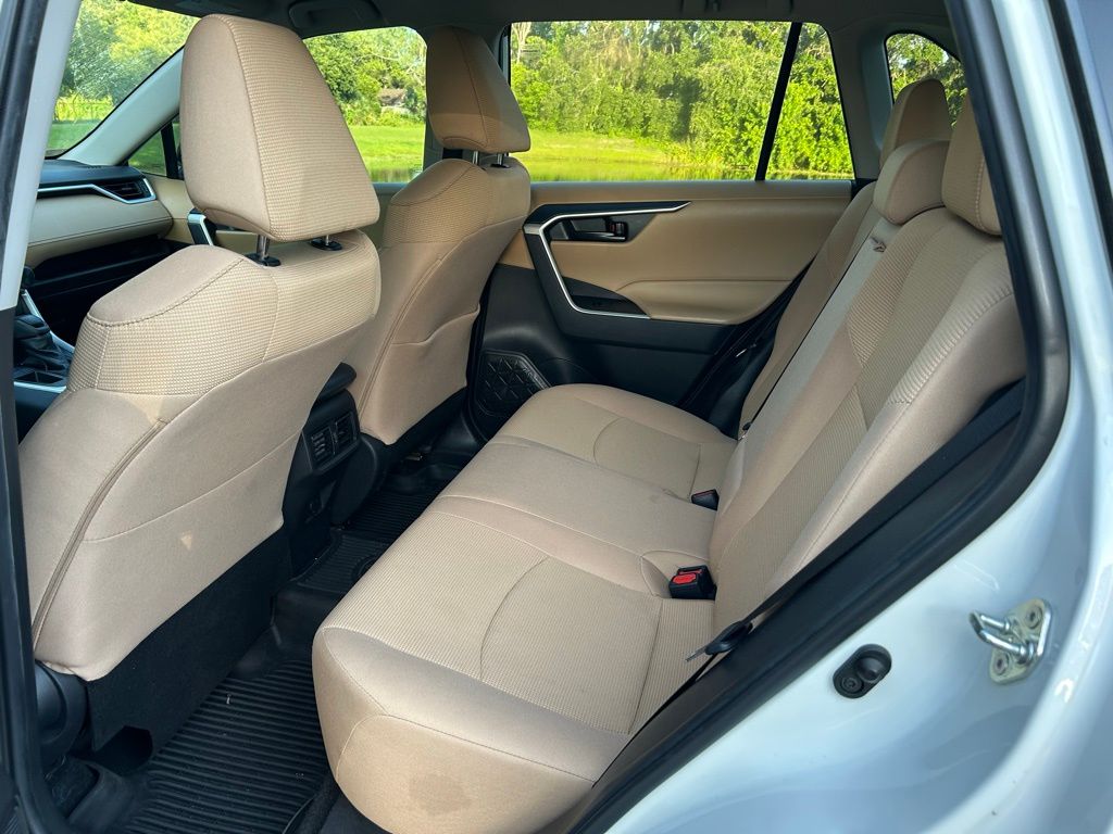2022 Toyota RAV4 LE 13