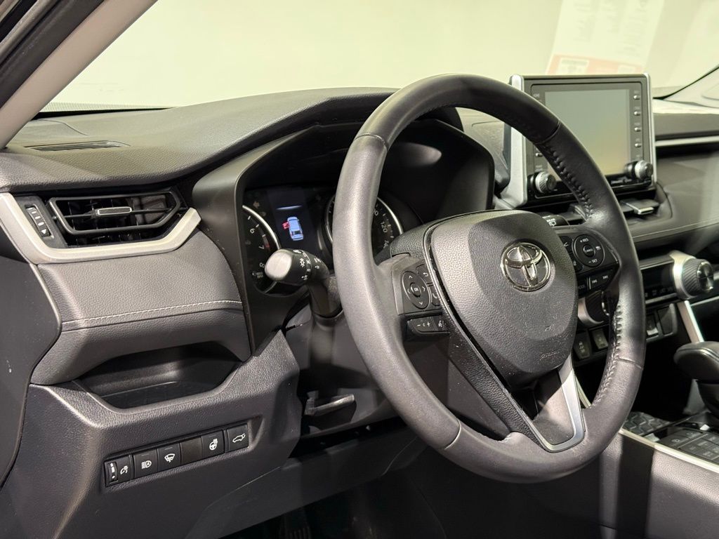 Thumbnail: 2019 Toyota RAV4 - 17