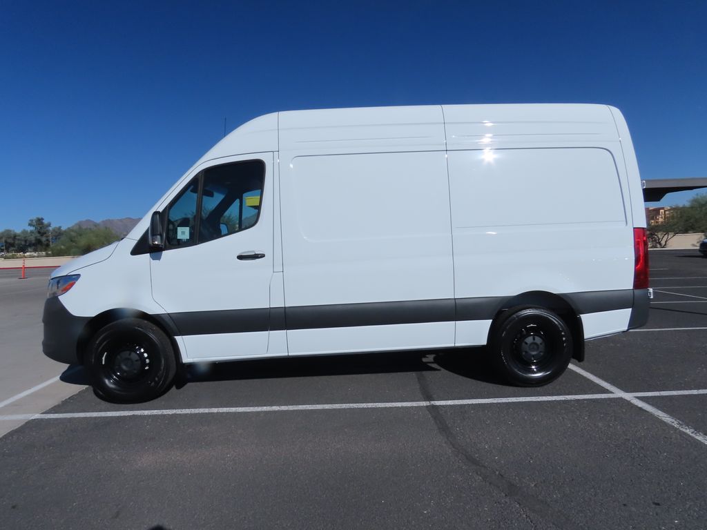 Thumbnail: 2025 Mercedes-Benz Sprinter - 8
