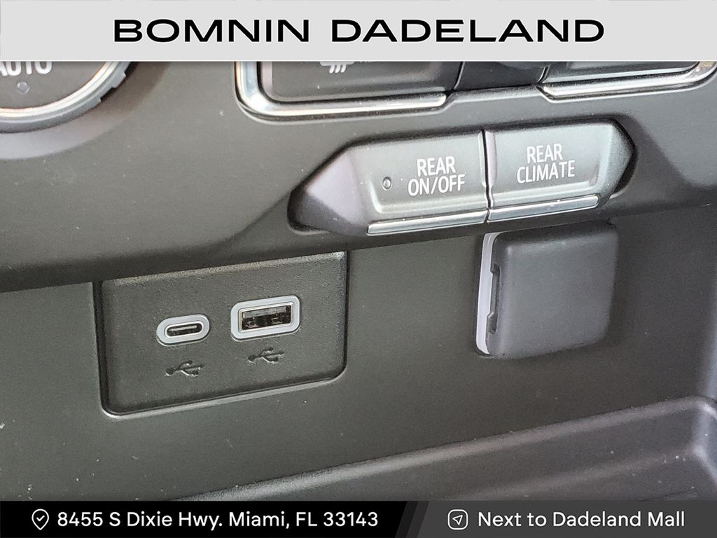 2024 Chevrolet Suburban LS photo