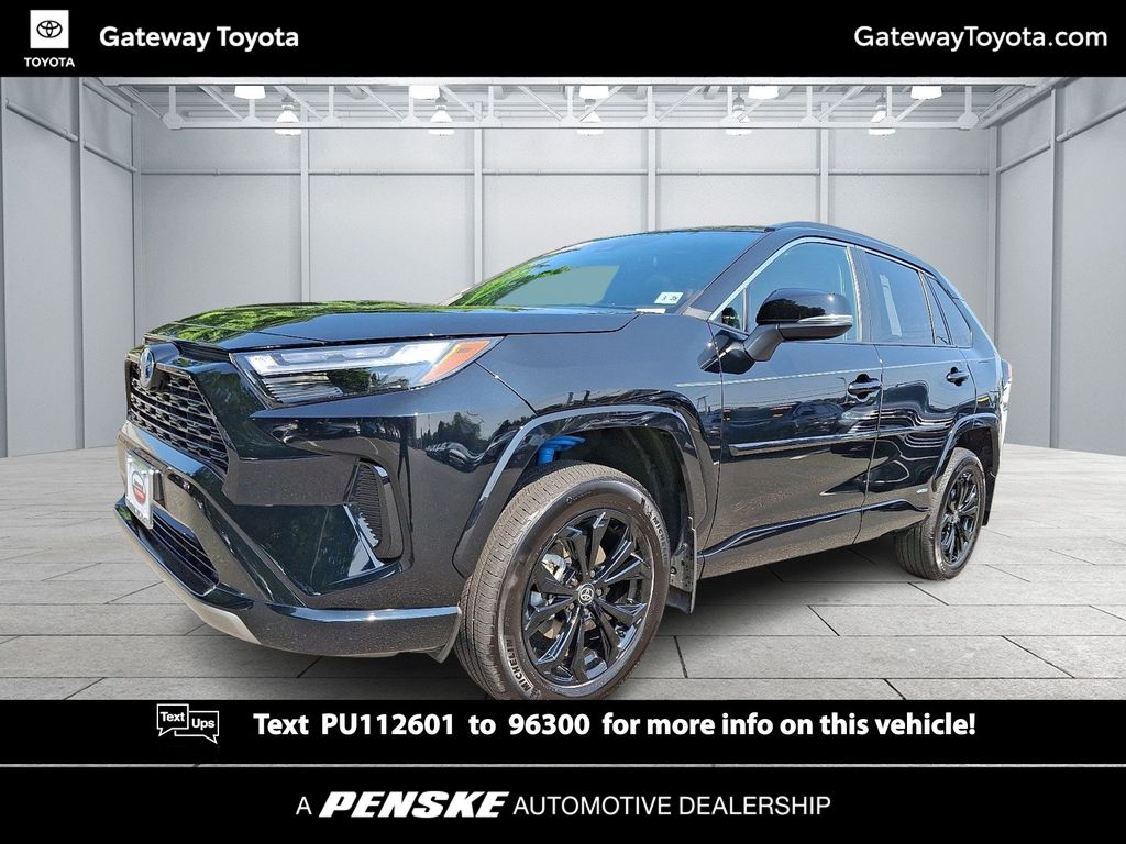 2023 Toyota RAV4 SE Hero Image