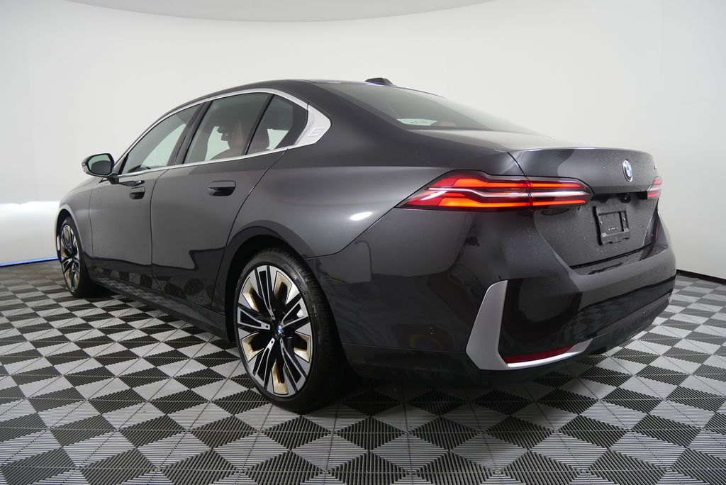Thumbnail: 2025 BMW 5 Series - 5