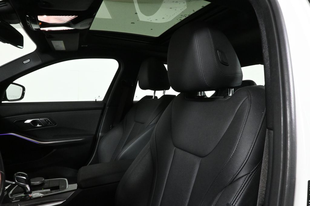 Thumbnail: 2021 BMW 3 Series - 4