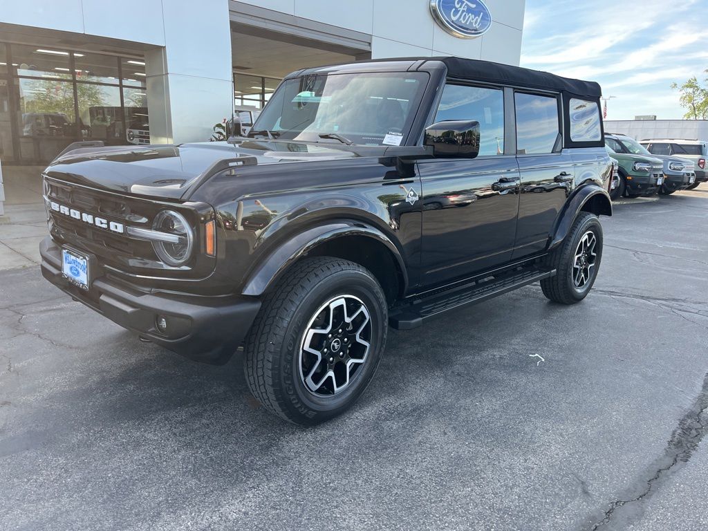 Shadow Black 2023 Ford Bronco Outer Banks 4-Door 4WD SUV / Crossover Four-Wheel Drive Automatic