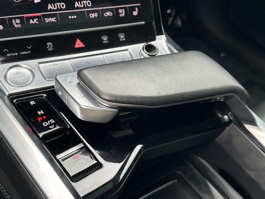 Thumbnail: 2019 Audi e-tron - 24