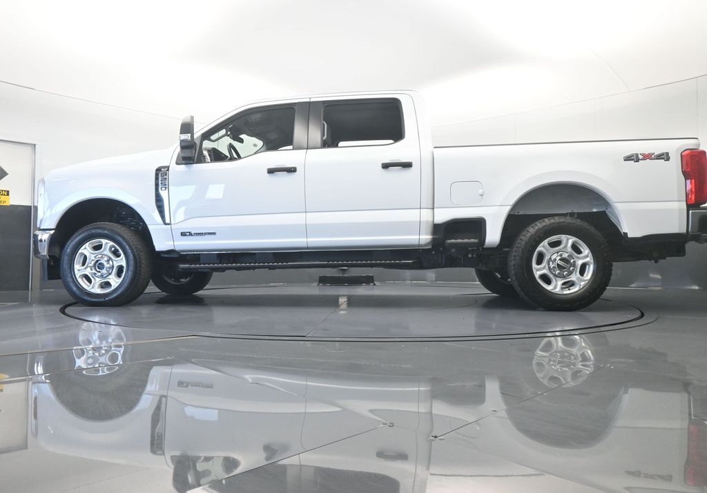 Used 2025 Oxford White Ford XLT image 61