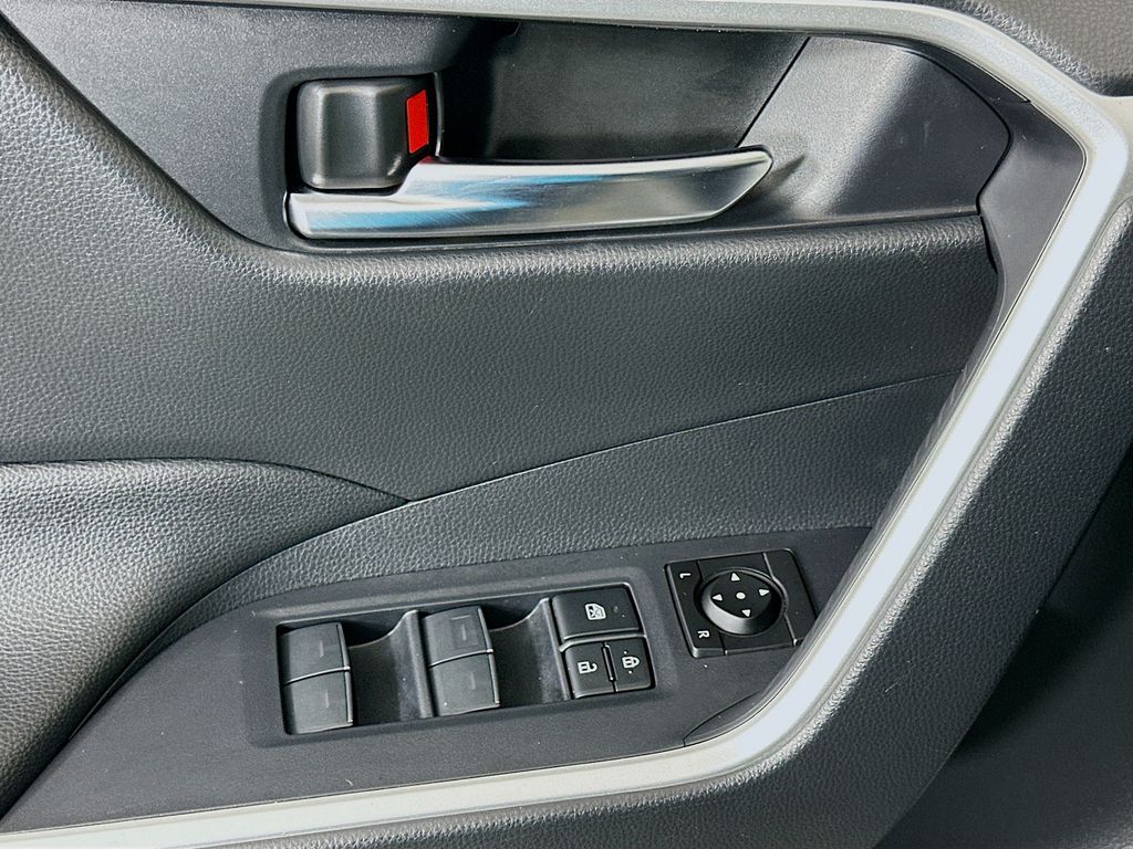 Thumbnail: 2023 Toyota RAV4 - 18