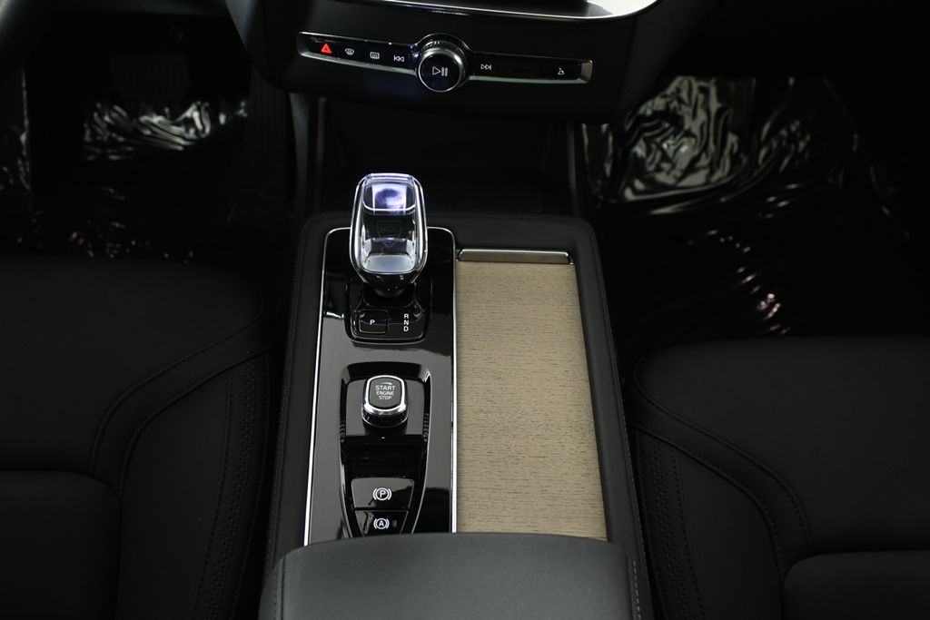 Thumbnail: 2025 Volvo XC90 - 23