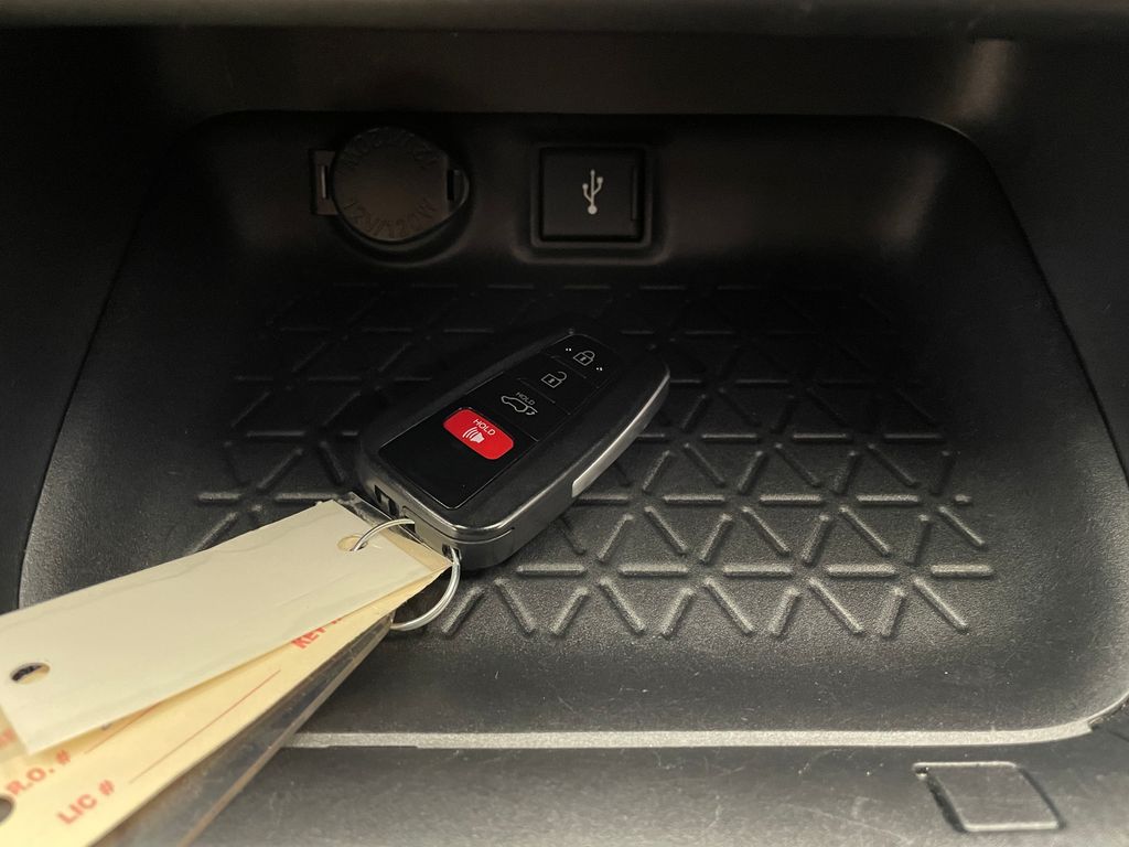 Thumbnail: 2021 Toyota RAV4 - 28