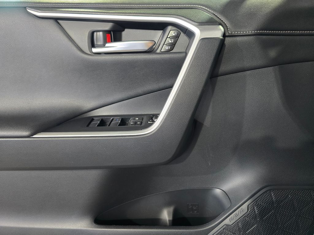 Thumbnail: 2021 Toyota RAV4 - 12