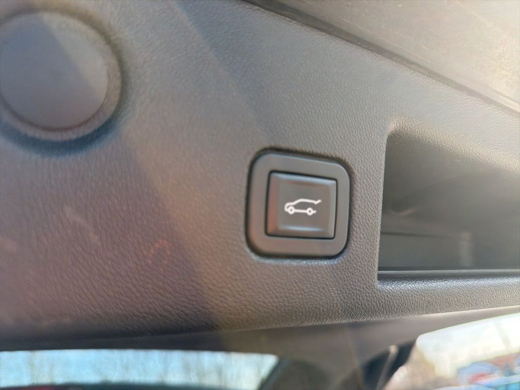 Thumbnail: 2018 Chevrolet Equinox - 23