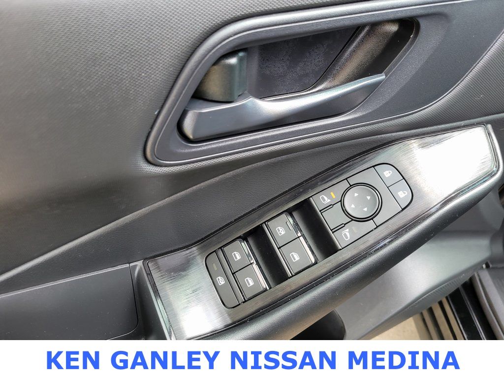 2025 Nissan Rogue S photo