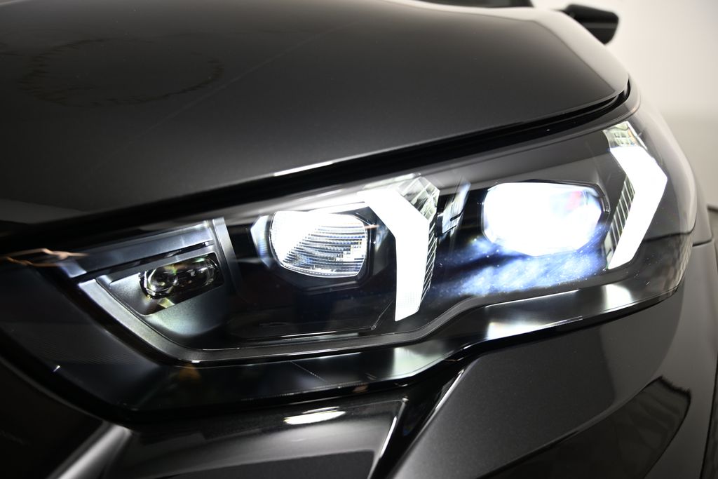 Thumbnail: 2026 BMW M5 - 9