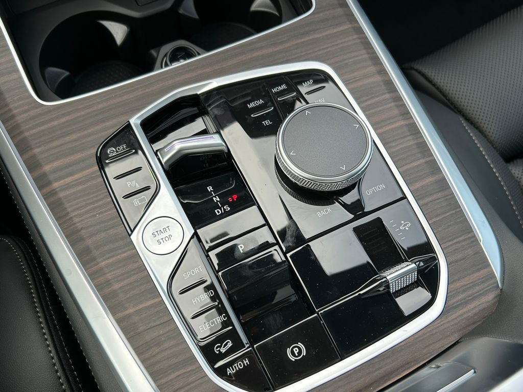 2026 BMW X5 xDrive50e 28
