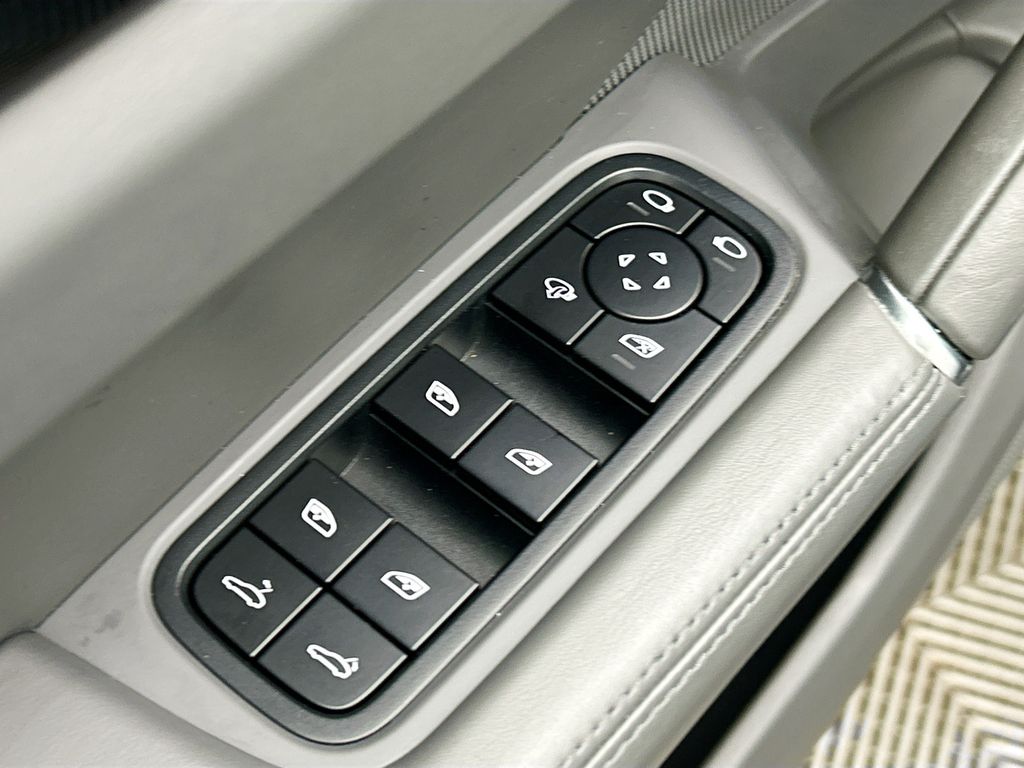 Thumbnail: 2022 Porsche  - 24