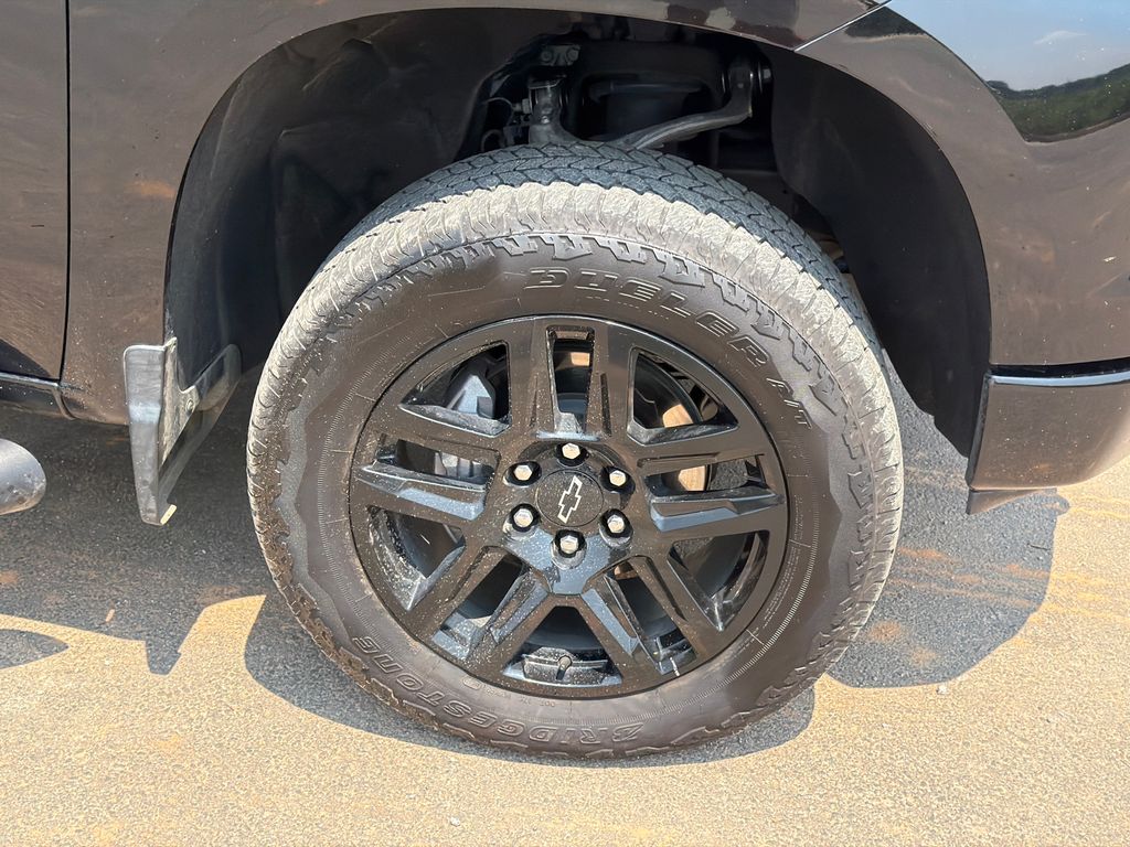 Used 2025 Black Chevrolet Custom Trail Boss image 32