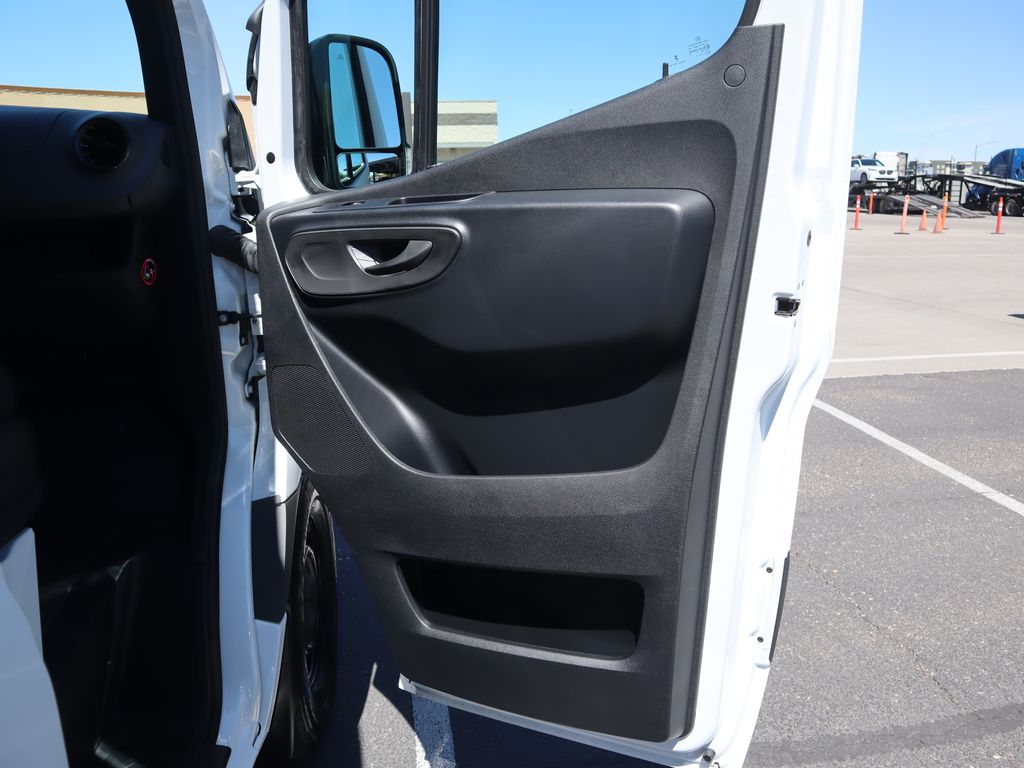 Thumbnail: 2025 Mercedes-Benz Sprinter - 22