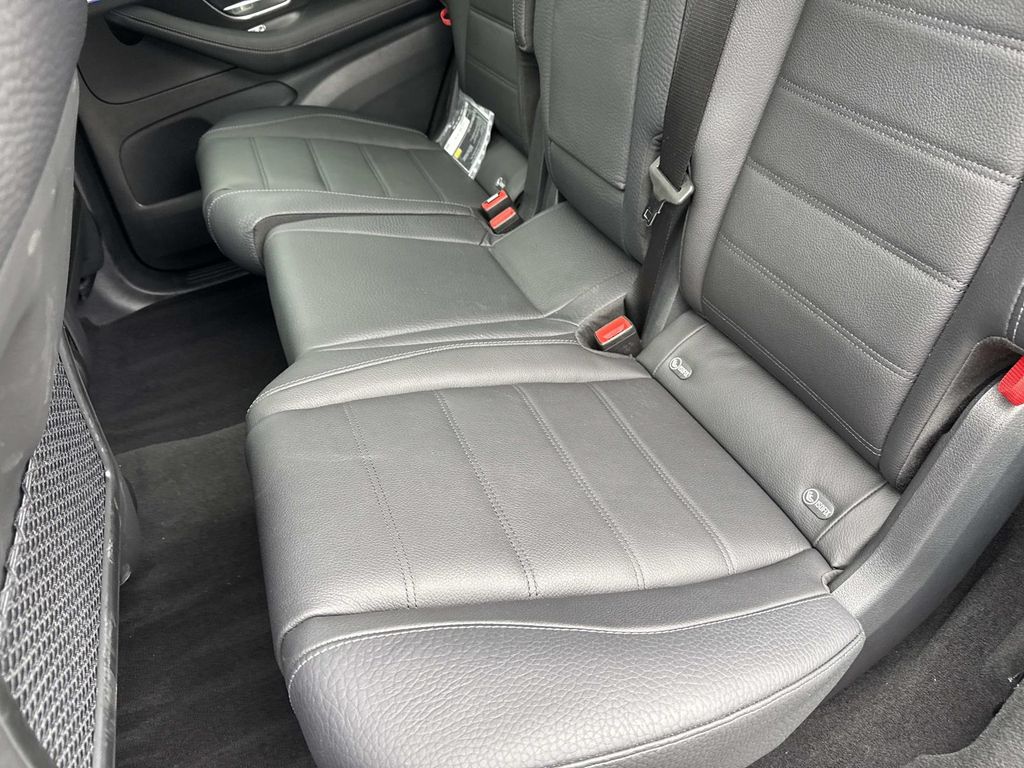 Thumbnail: 2025 Mercedes-Benz GLS - 32