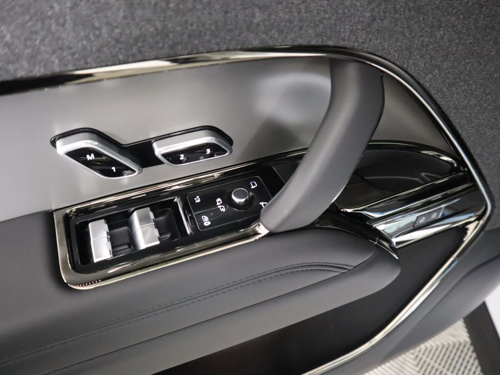 Thumbnail: 2025 Land Rover Range Rover Sport - 25