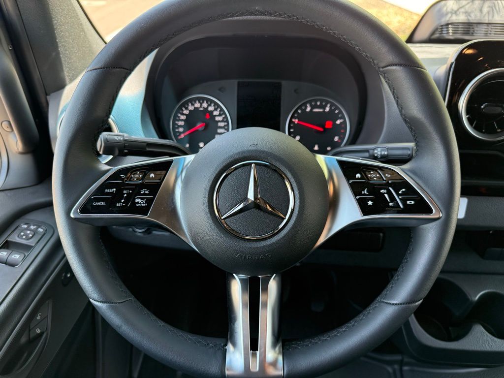 Thumbnail: 2025 Mercedes-Benz Sprinter - 28