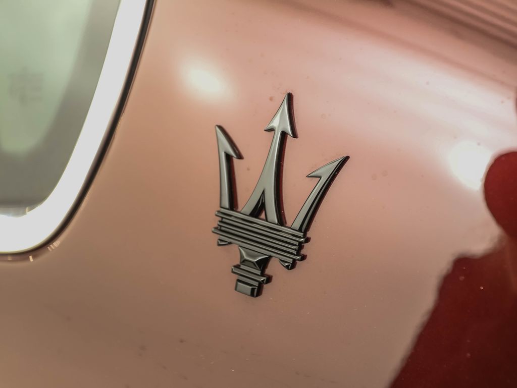 Thumbnail: 2022 Maserati Quattroporte - 23