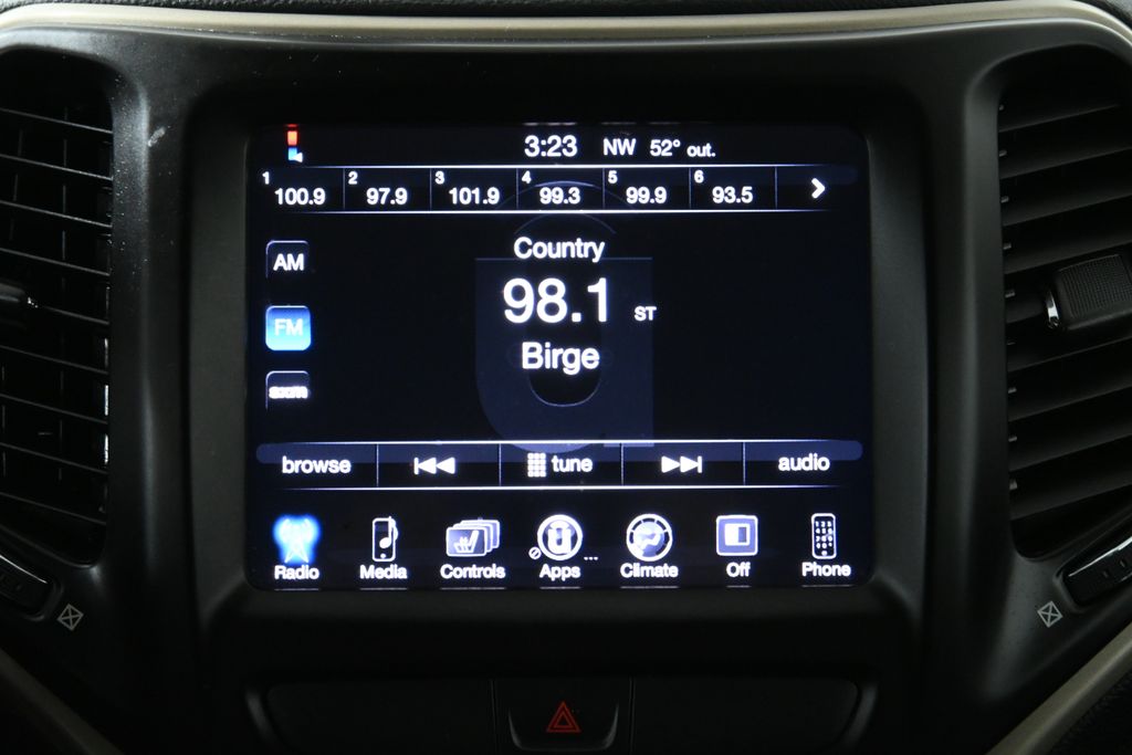 Thumbnail: 2016 Jeep Cherokee - 21