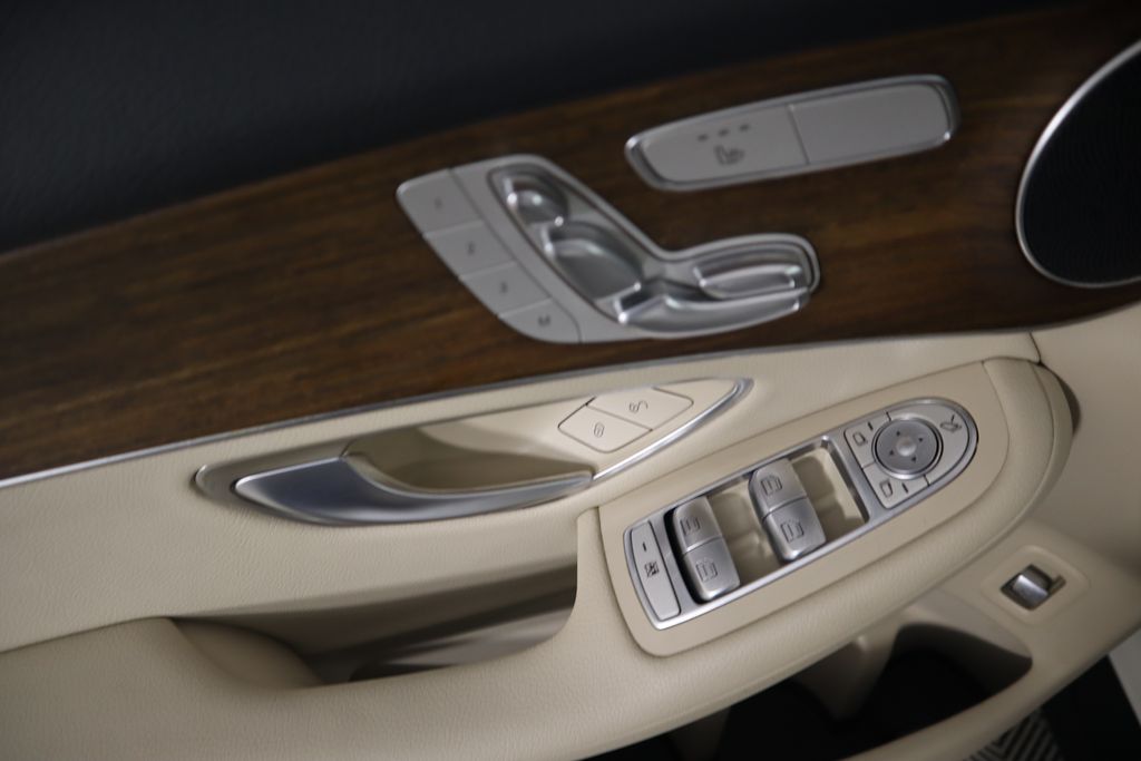 2022 Mercedes-Benz GLC 300 23