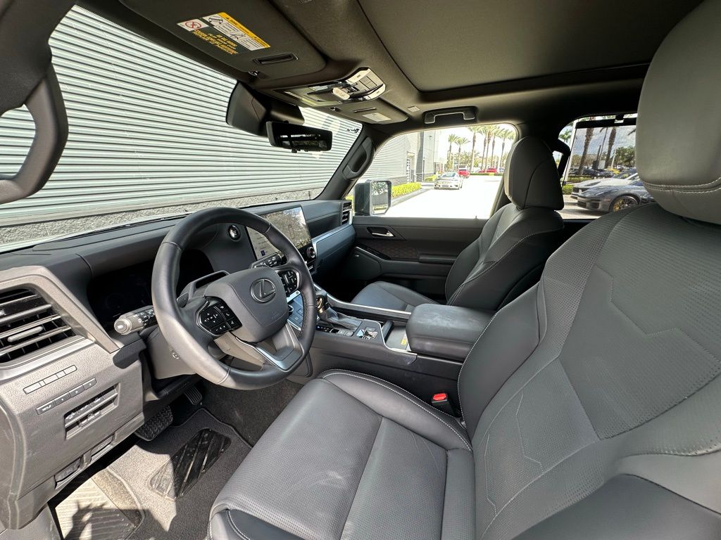 Thumbnail: 2025 Lexus GX - 4