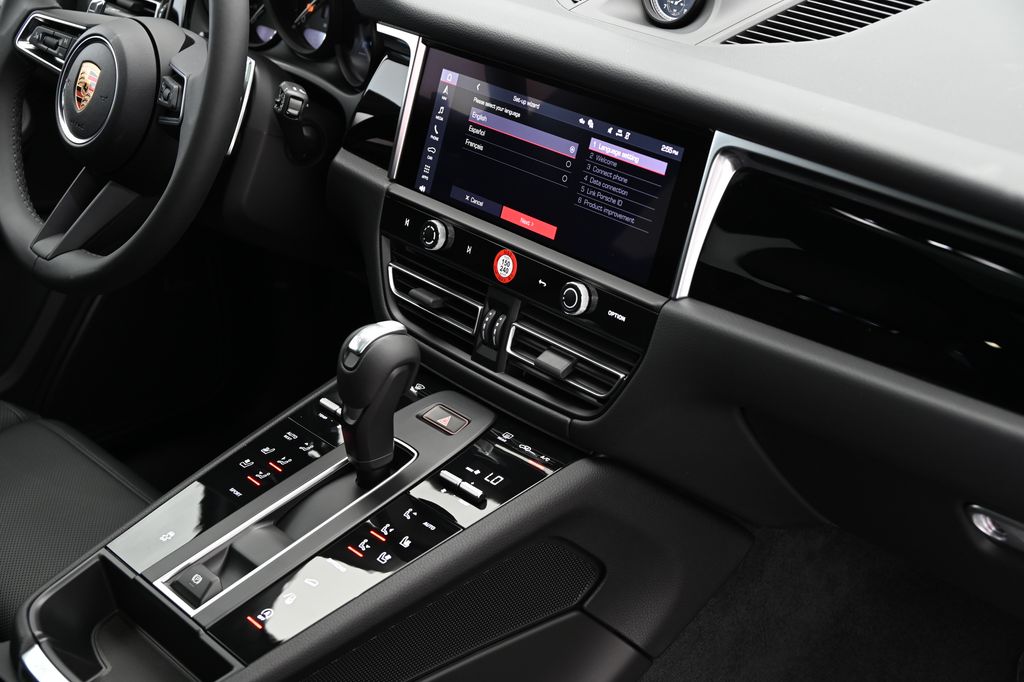 2024 Porsche Macan  25