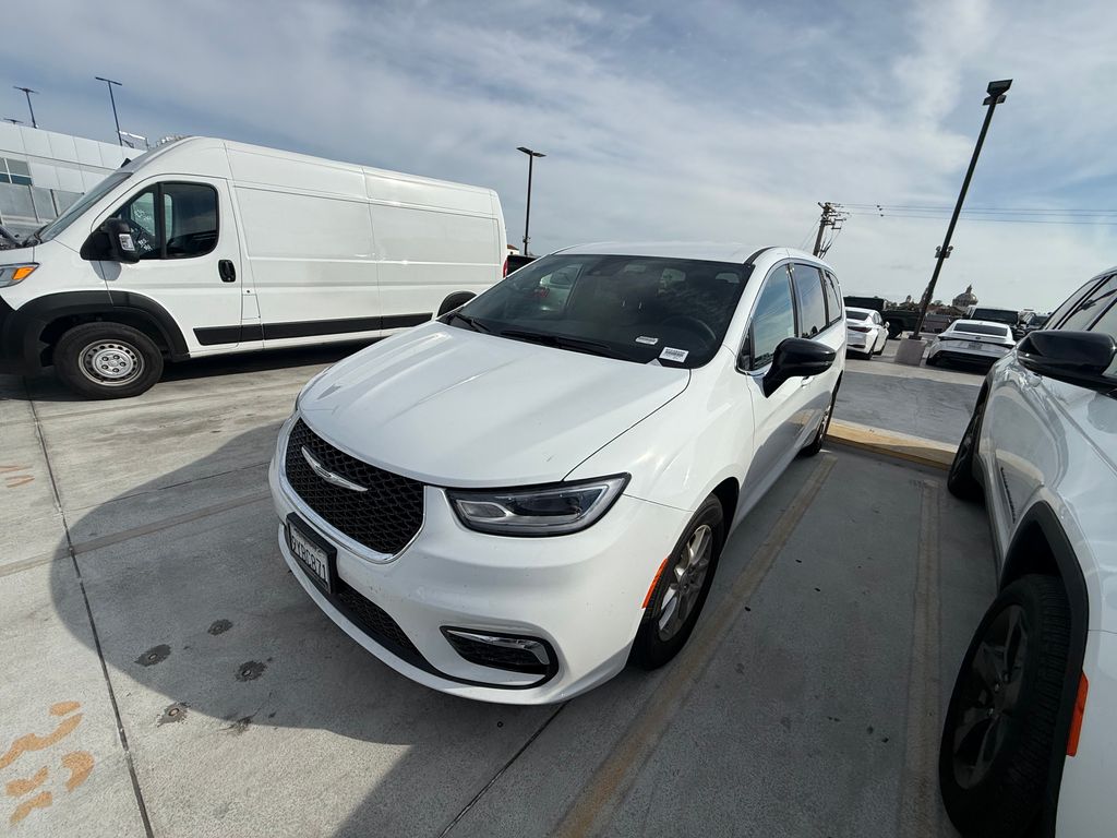 Bright White Clearcoat 2026 Chrysler Pacifica Minivan Front-Wheel Drive 9-Speed Automatic