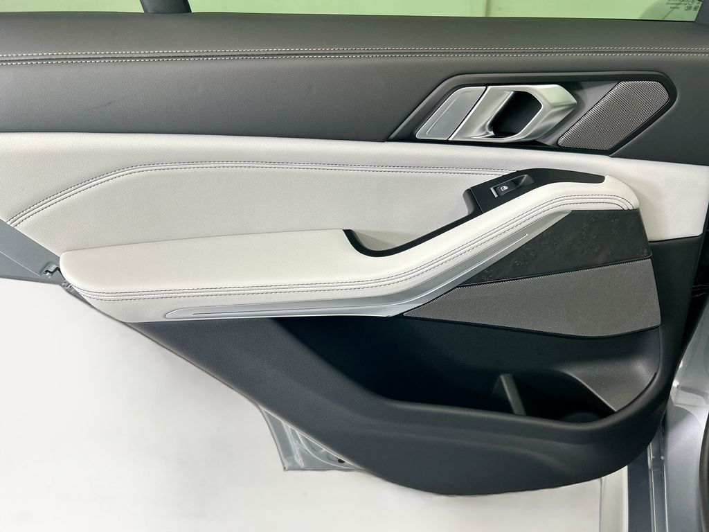 Thumbnail: 2026 BMW X5 - 25