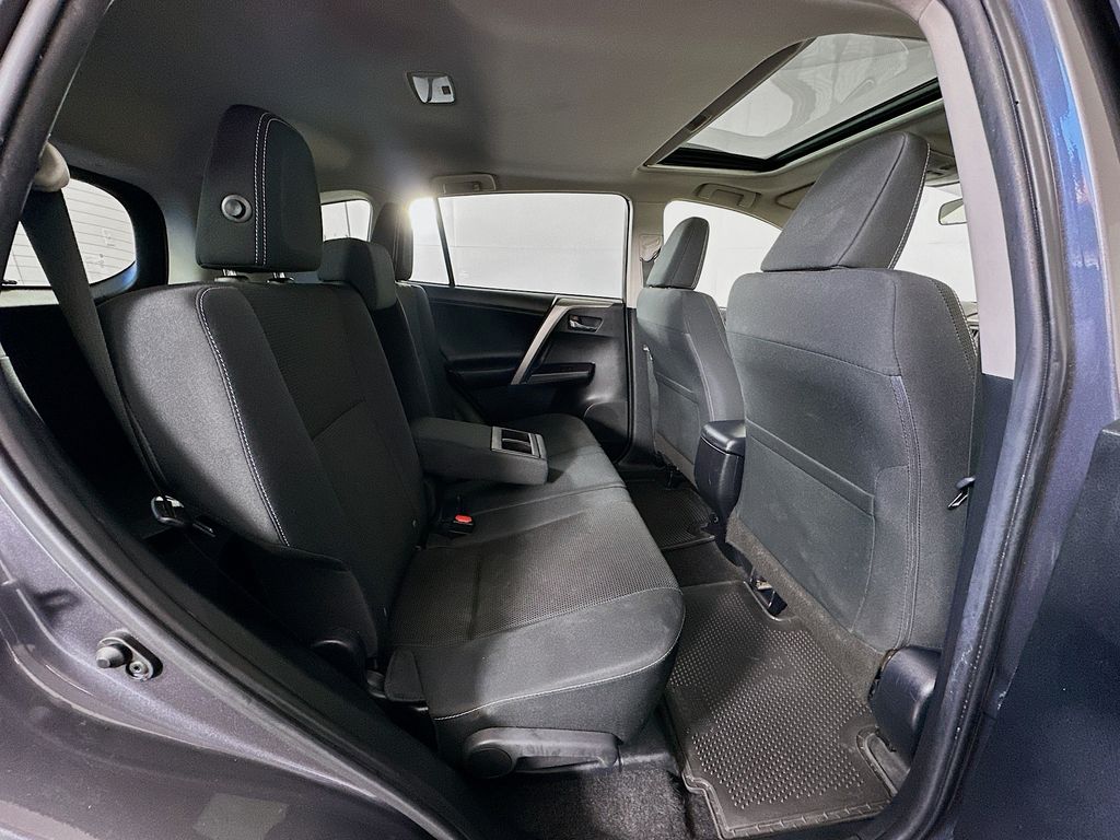 Thumbnail: 2018 Toyota RAV4 - 26