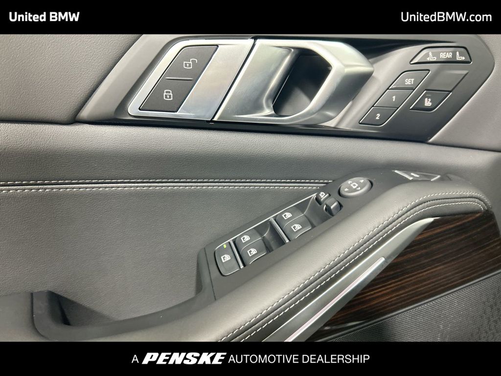 Thumbnail: 2026 BMW X7 - 11