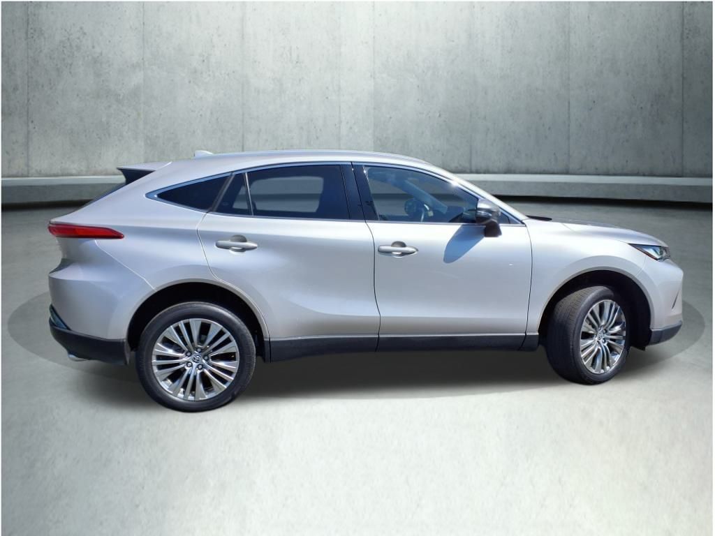 2024 Toyota Venza XLE photo 21