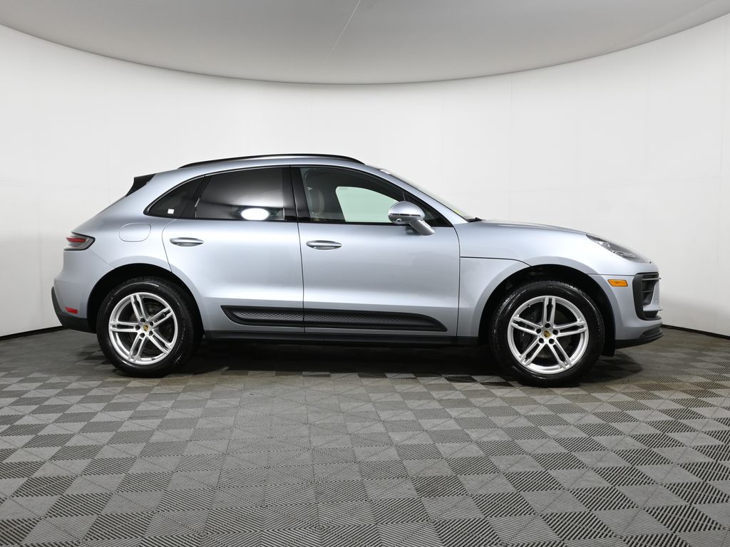 Thumbnail: 2025 Porsche Macan - 8