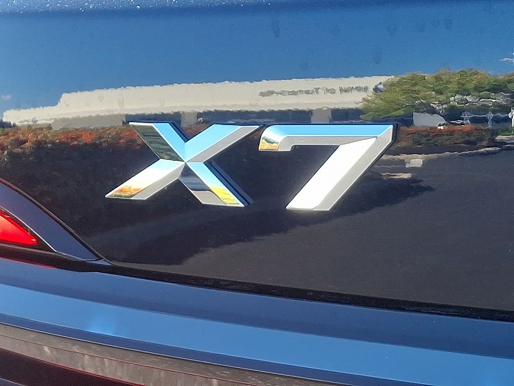 Thumbnail: 2026 BMW X7 - 11