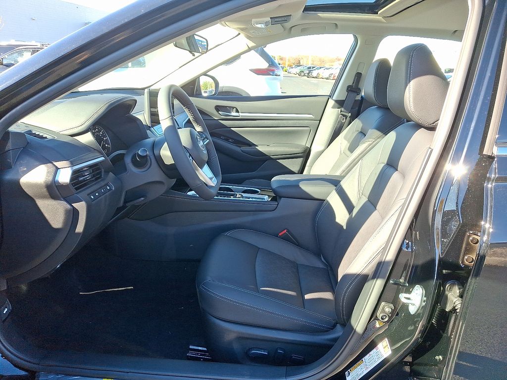 Thumbnail: 2025 Nissan Altima - 5